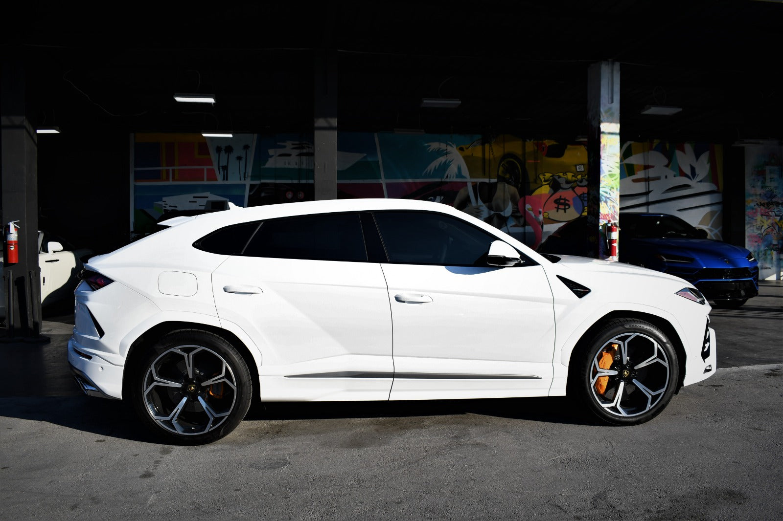 2022 White Lamborghini Urus