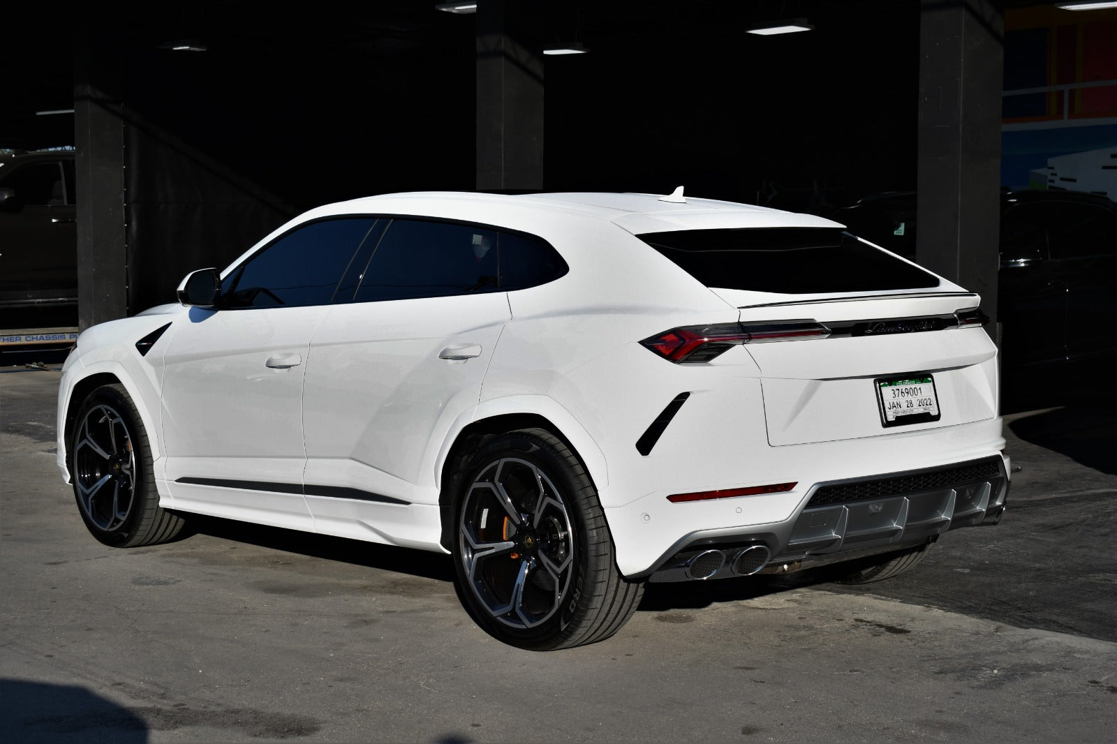 2022 White Lamborghini Urus