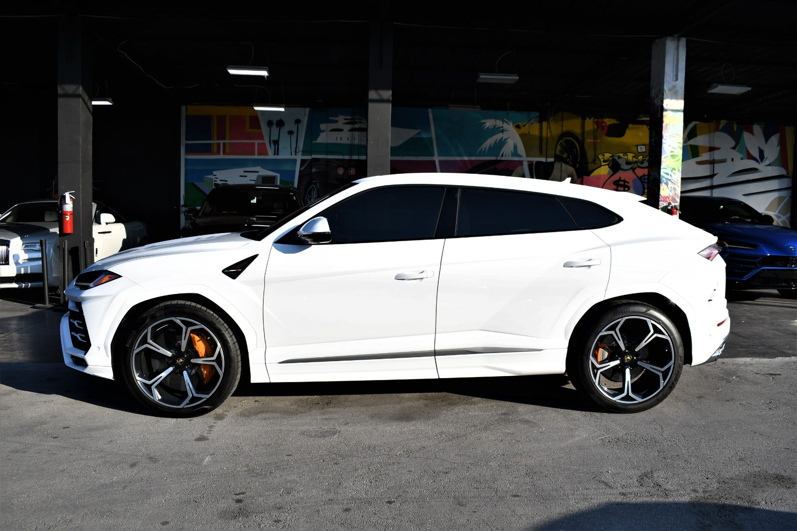 2022 White Lamborghini Urus