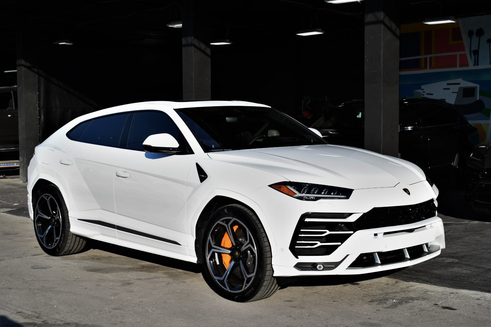 2022 White Lamborghini Urus