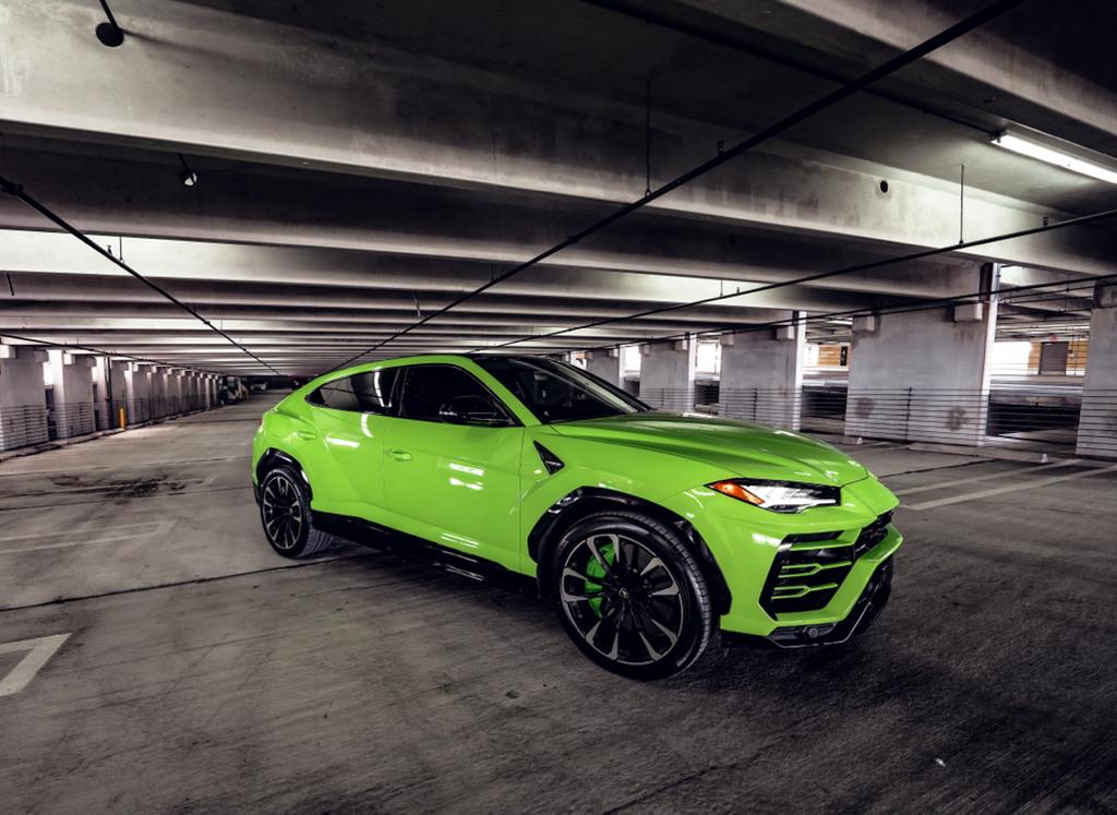 LAMBORGHINI URUS GREEN 2022