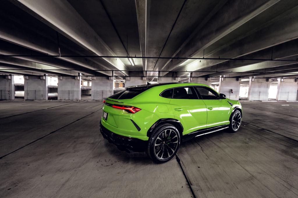 LAMBORGHINI URUS GREEN 2022