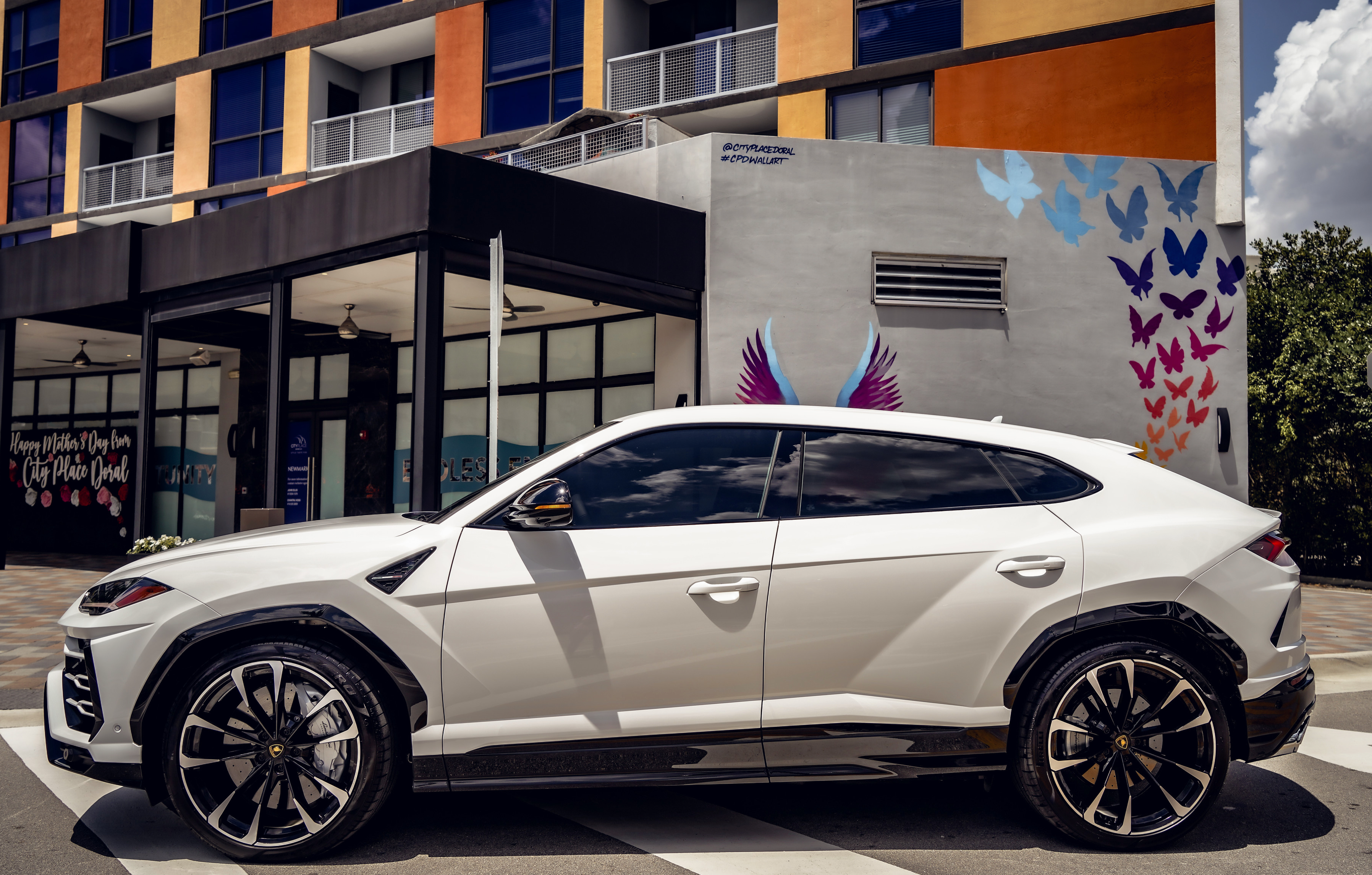 2022 LAMBORGHINI URUS - WHITE