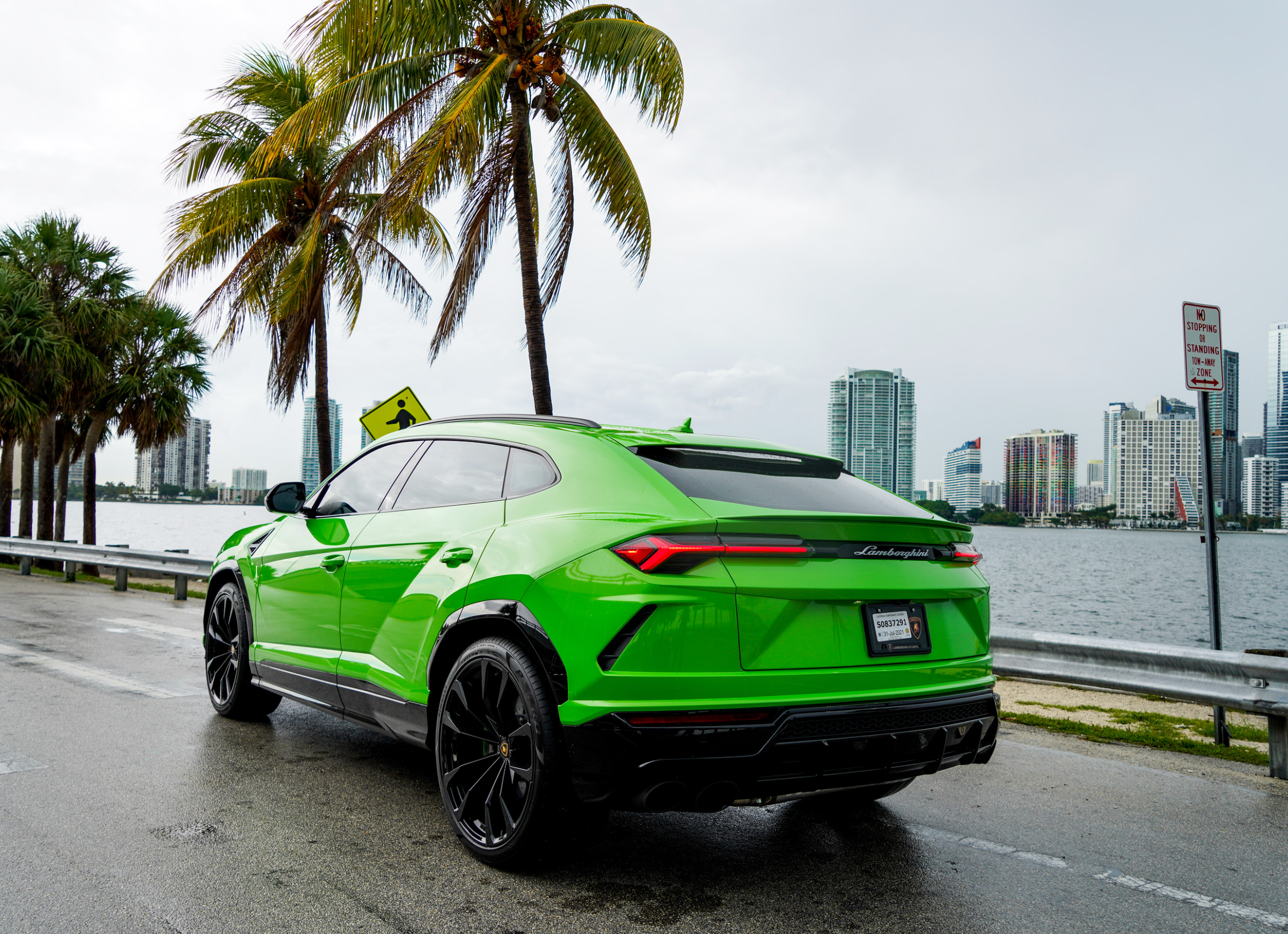 2022 LAMBORGHINI URUS - NEON GREEN