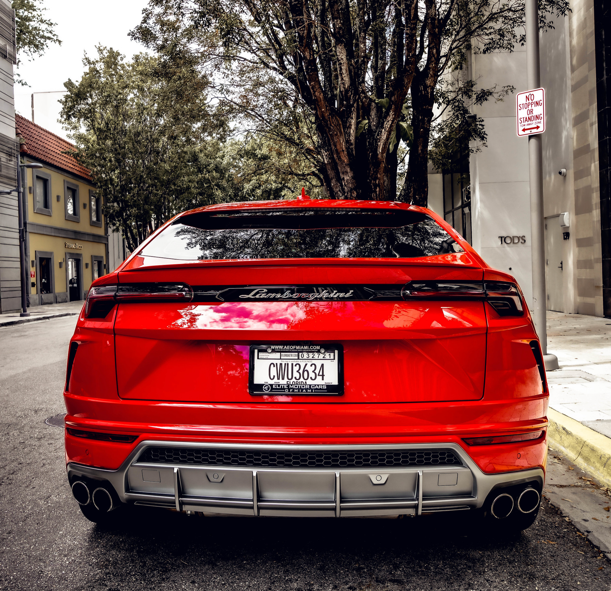 2022 LAMBORGHINI URUS - RED