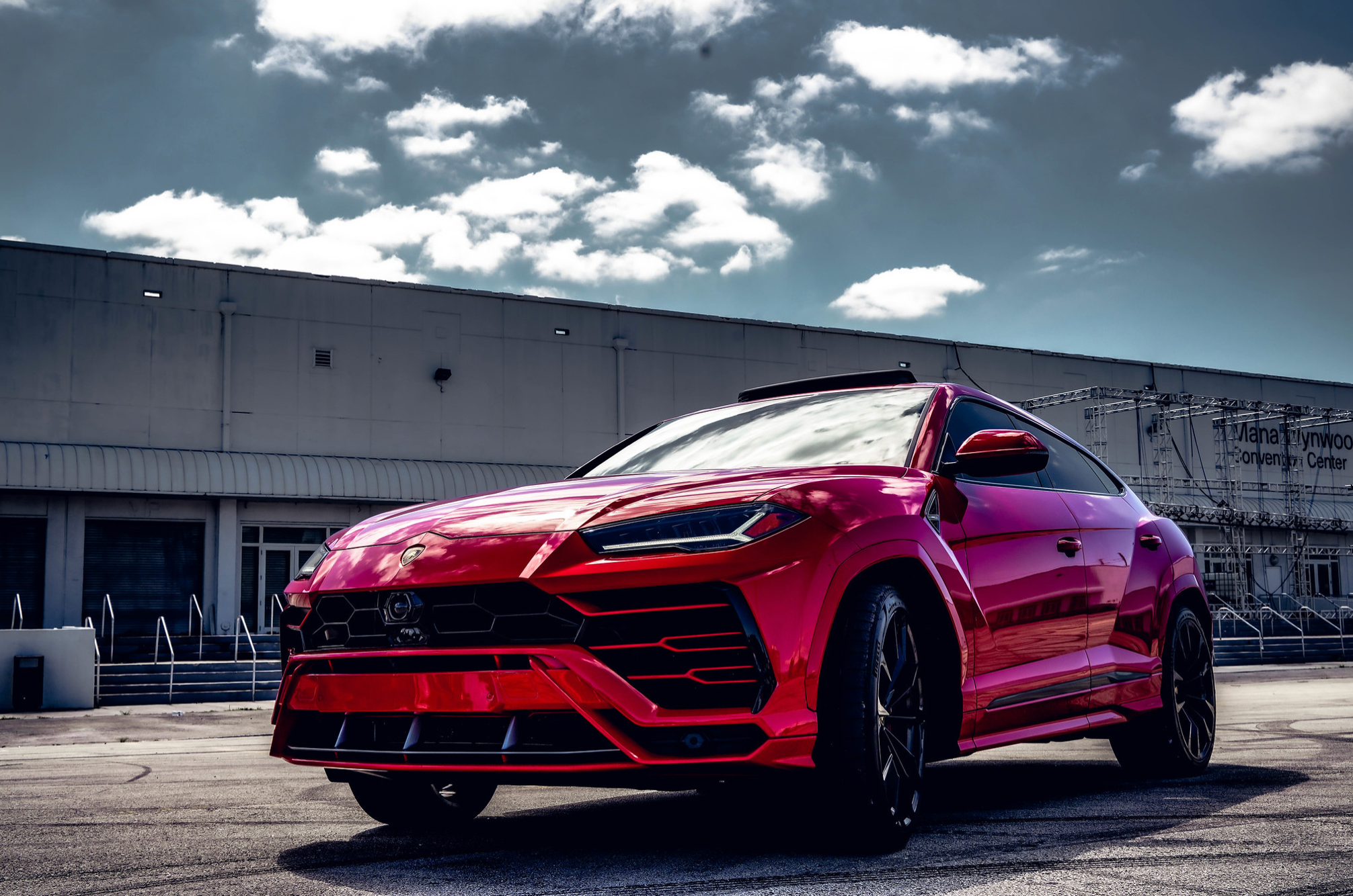 2022 LAMBORGHINI URUS - RED