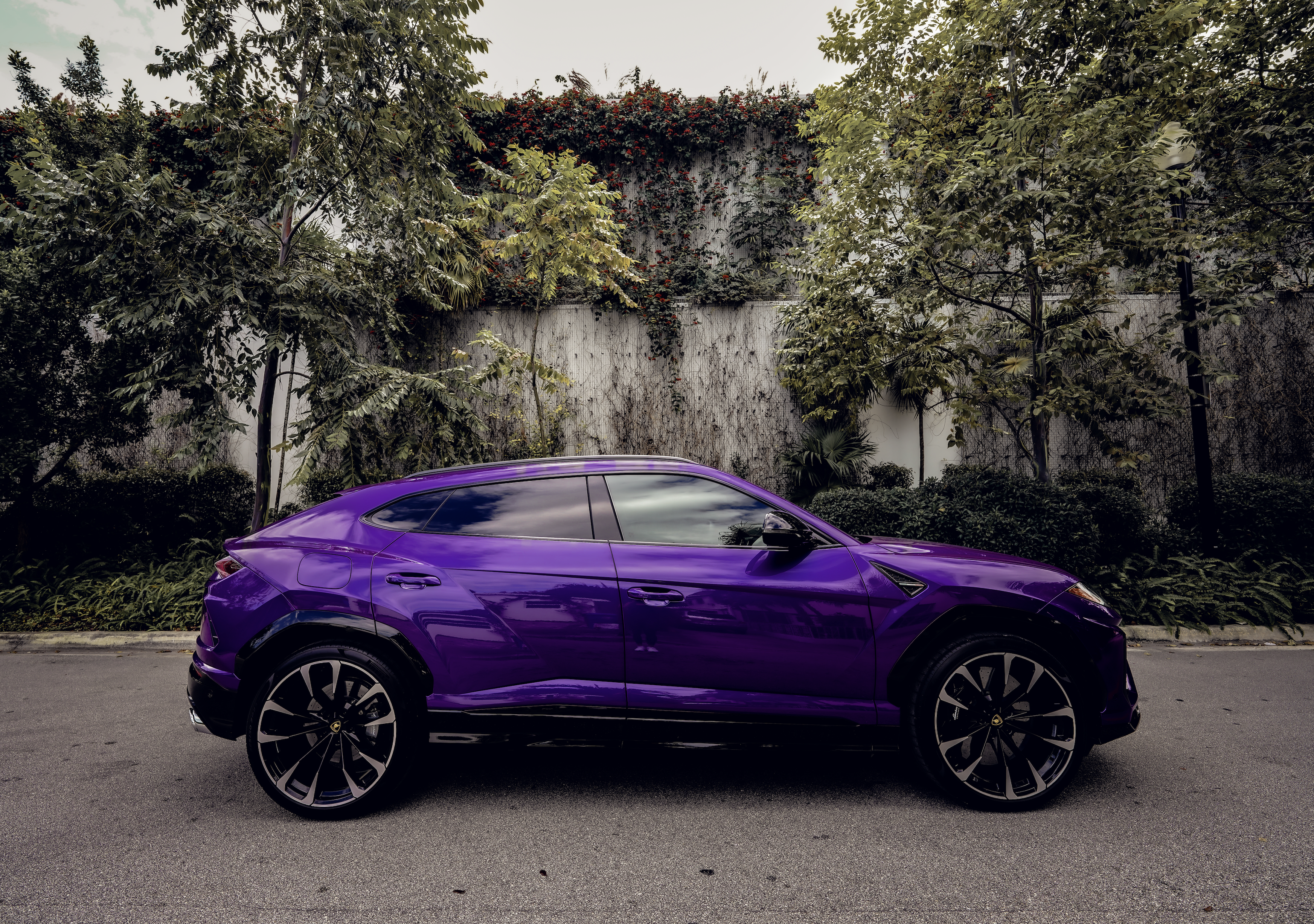 2022 LAMBORGHINI URUS PURPLE