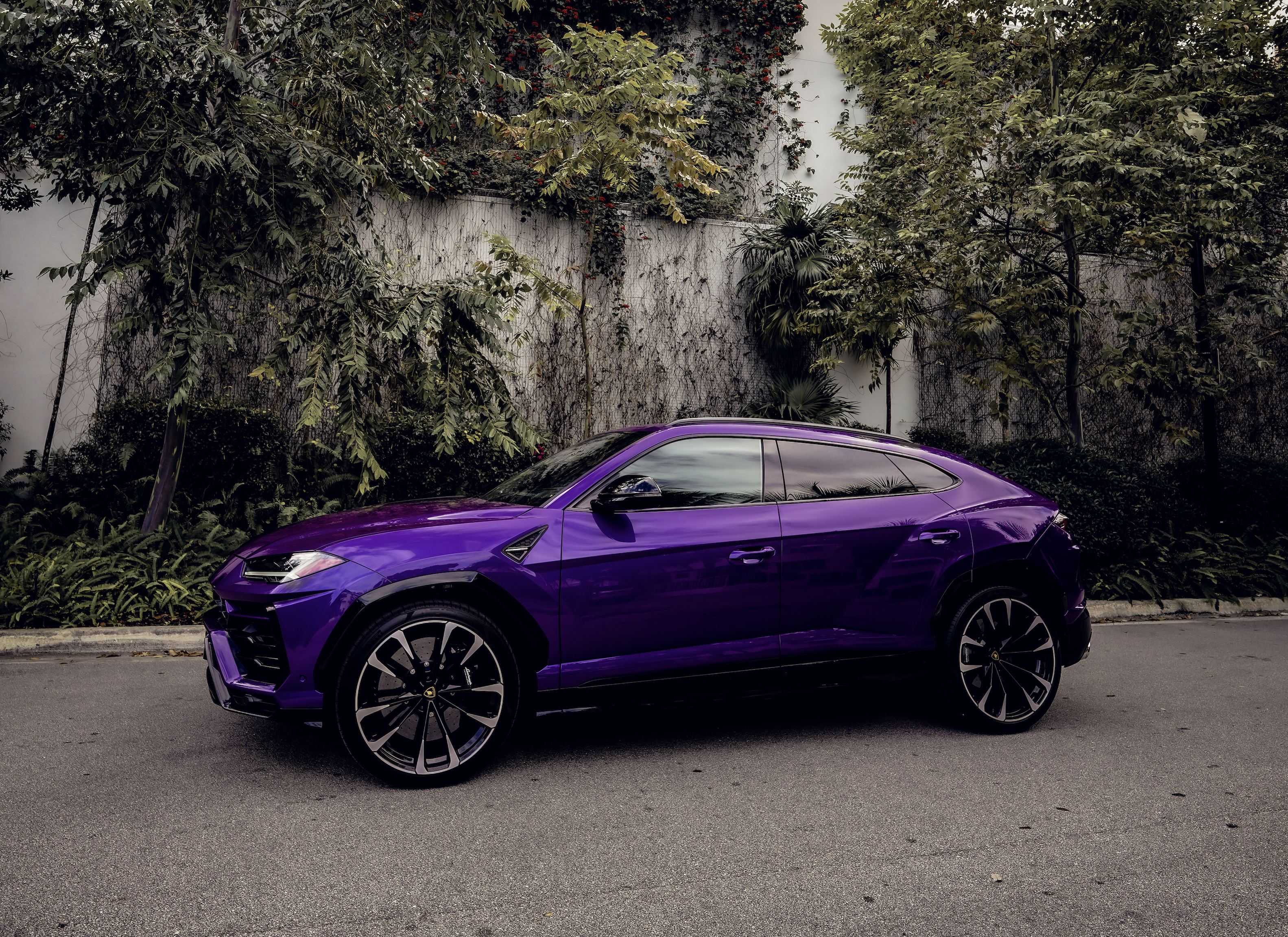 2022 LAMBORGHINI URUS PURPLE