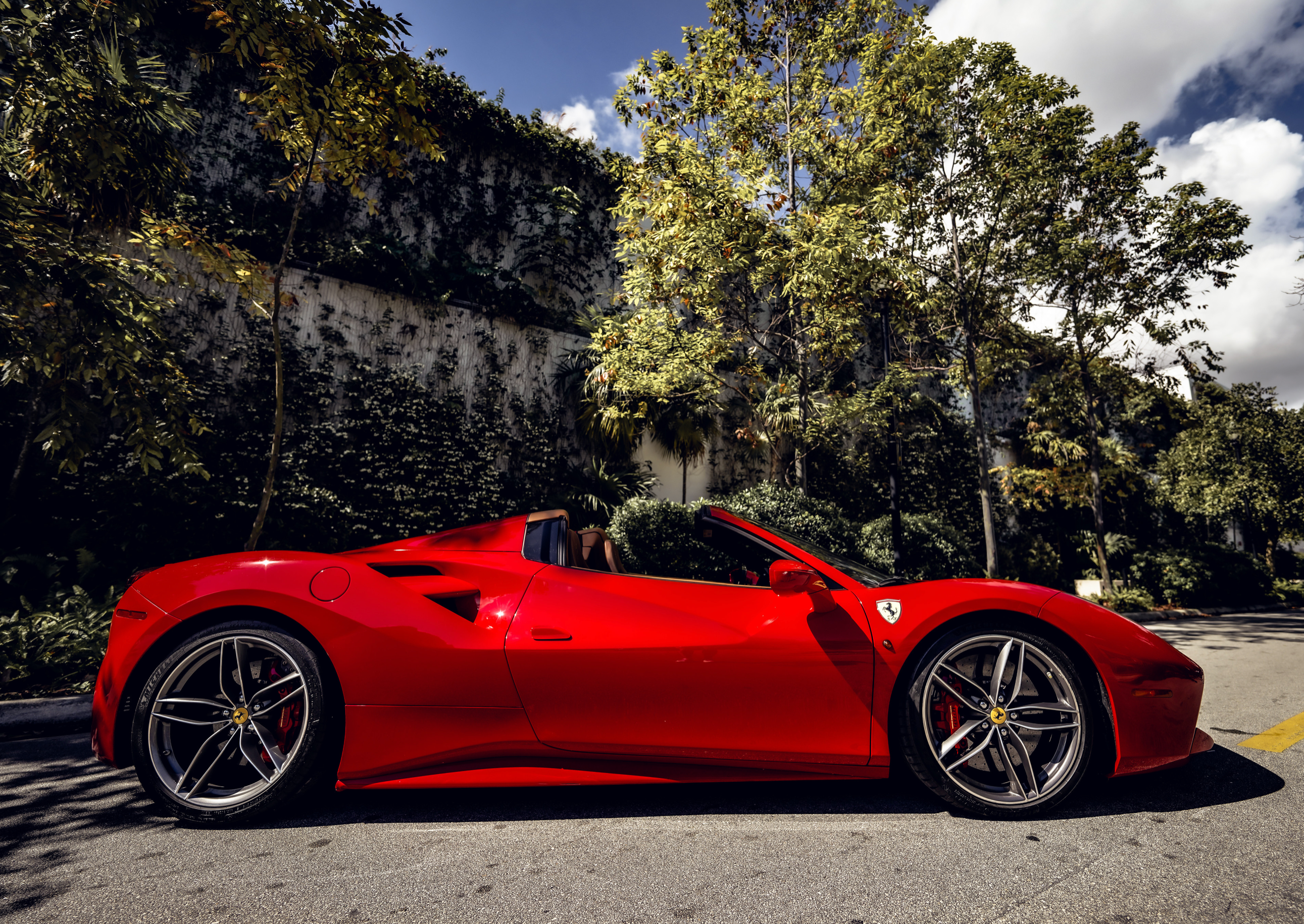 FERRARI 488