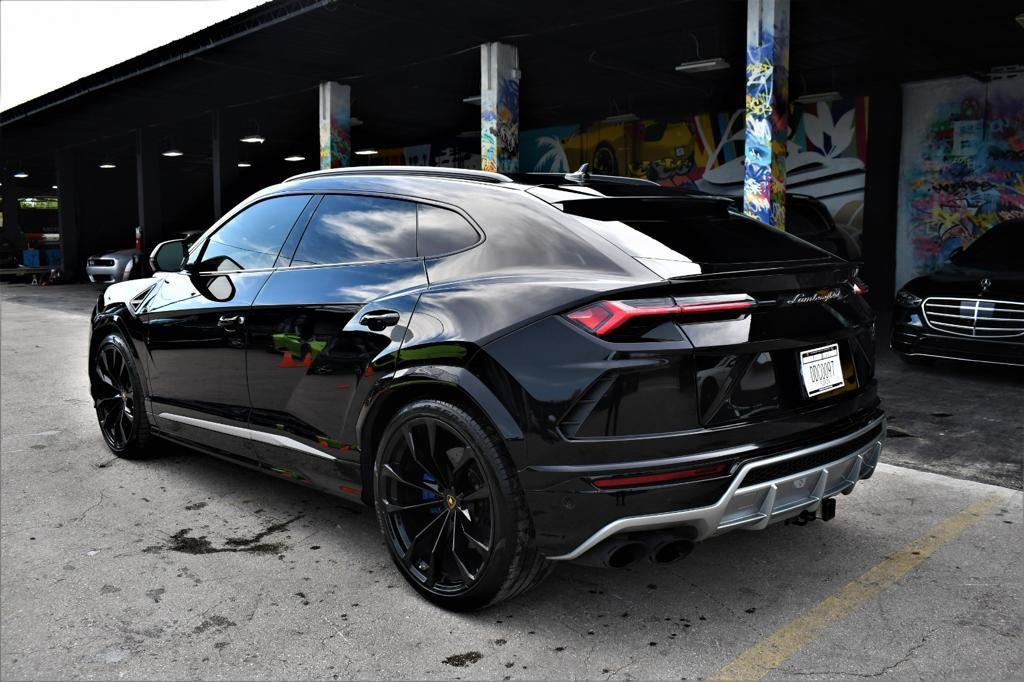 2022 LAMBORGHINI URUS BLACK