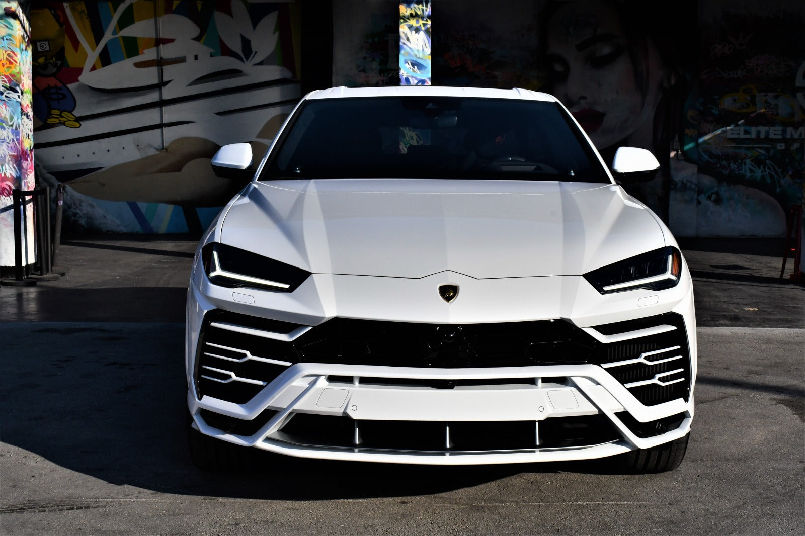 2022 White Lamborghini Urus