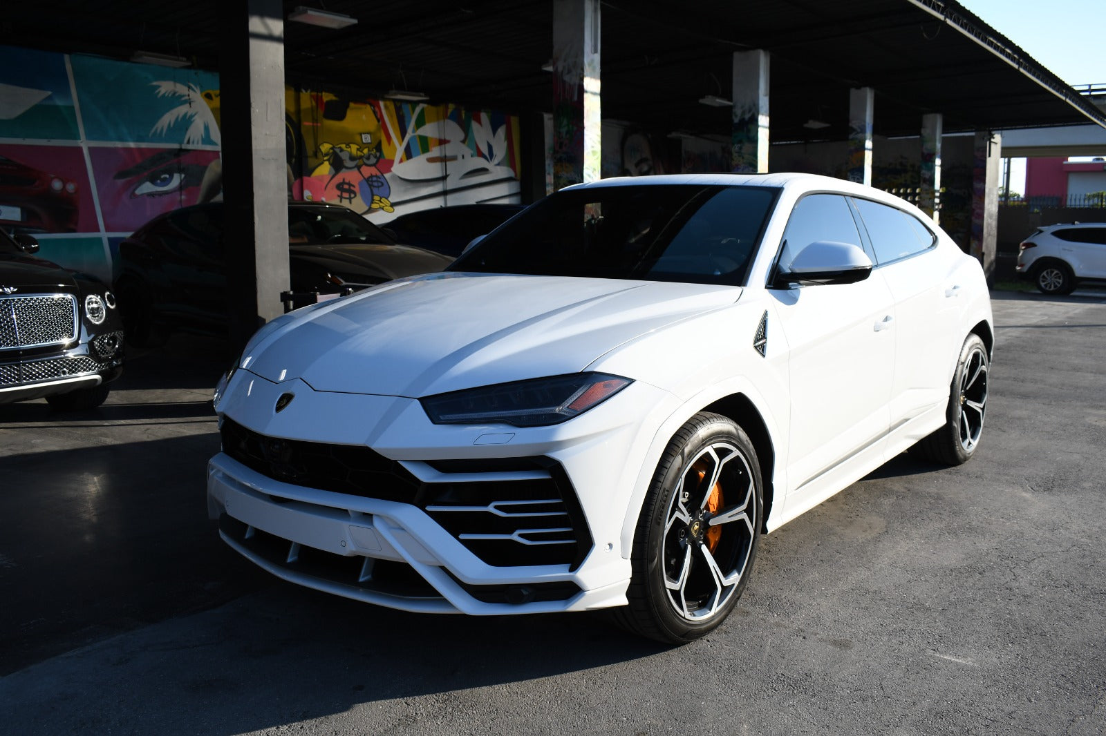 2022 White Lamborghini Urus