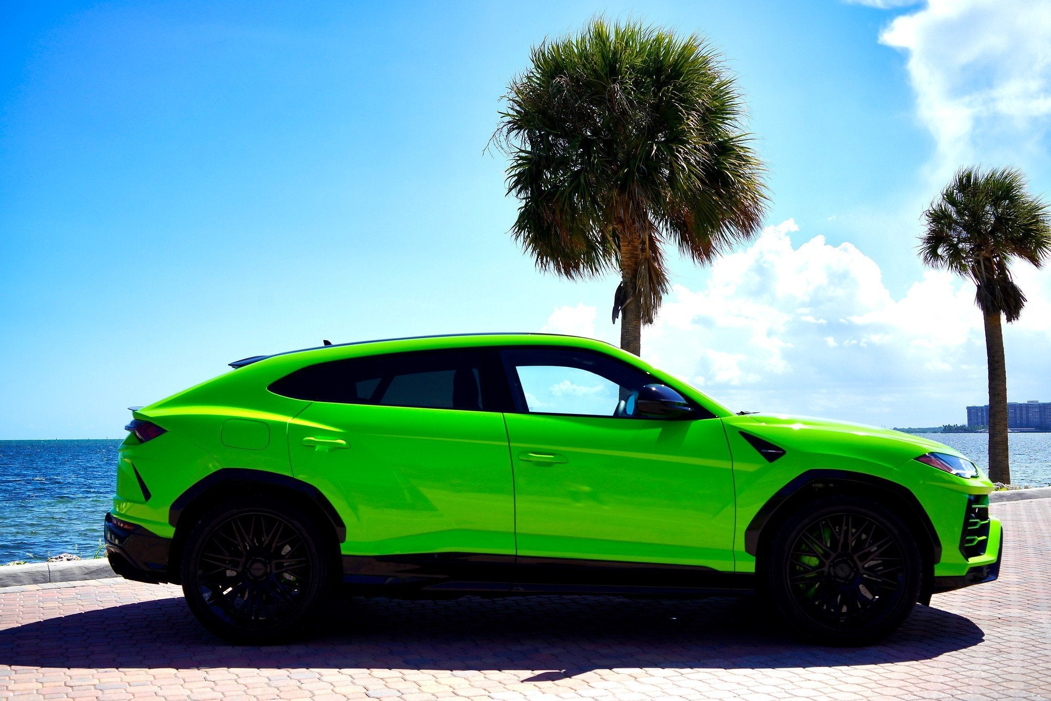 2022 LAMBORGHINI URUS - NEON GREEN