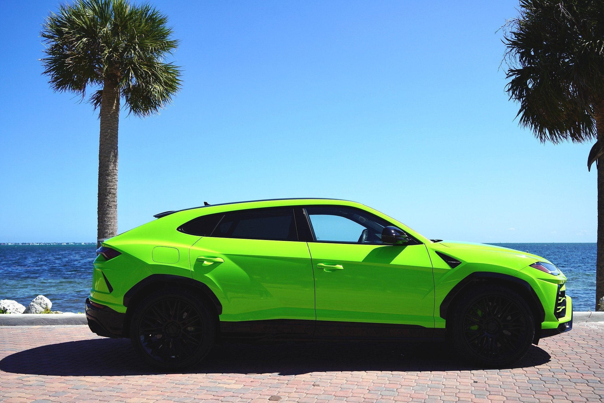 2022 LAMBORGHINI URUS - NEON GREEN