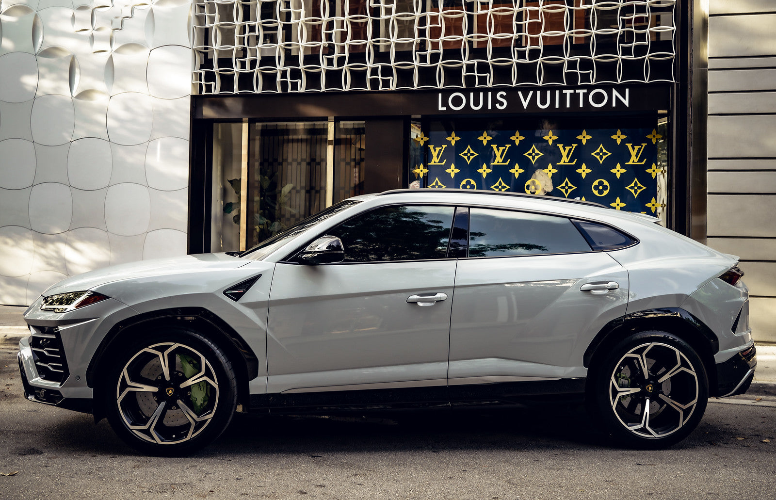 2022 LAMBORGHINI URUS - DOVE GRAY 2022